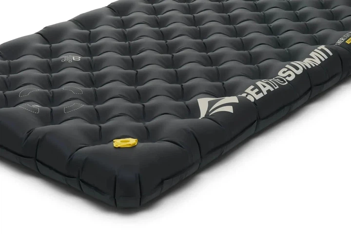 Коврик надувной Sea to Summit Ether Light XR Pro Insulated ASC Mat, Pirate Black, Regular Rectang Wide, 183х64х10см - Фото 6 Коврик надувной Sea to Summit Ether Light XR Pro Insulated ASC Mat, Pirate Black, Regular Rectang Wide, 183х64х10см - изображение 6