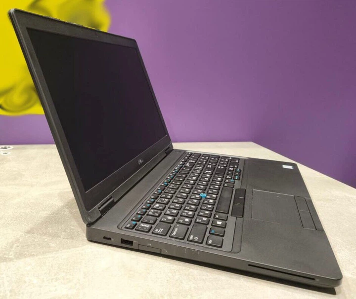 Ноутбук Dell Latitude 5590 / 15.6