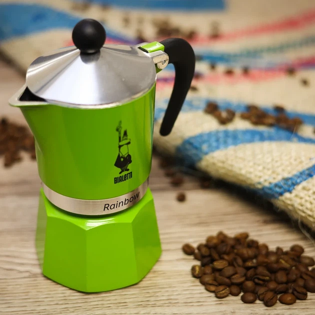 Гейзерная кофеварка Bialetti Rainbow Green 270 мл. 6 чашек (4E126990CF00) - Фото 8 Гейзерная кофеварка Bialetti Rainbow Green 270 мл. 6 чашек (4E126990CF00) - изображение 8