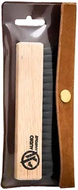 Щітка Audio Anatomy Oak Wood Brush Natural з антистатичними козячими та нейлоновими волокнами - Deluxe Dry & Wet Cleaning (ACCLP032-2) - Фото 2 Щітка Audio Anatomy Oak Wood Brush Natural з антистатичними козячими та нейлоновими волокнами - Deluxe Dry & Wet Cleaning (ACCLP032-2) - зображення 2