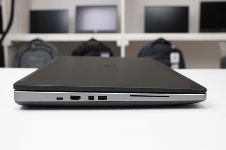 Ноутбук Dell Precision 7710 | 17.3" FHD IPS | i7-6820HQ | Quadro M4000M | 16RAM | 256SSD Б/В - Фото 4 Ноутбук Dell Precision 7710 | 17.3" FHD IPS | i7-6820HQ | Quadro M4000M | 16RAM | 256SSD Б/В - зображення 4