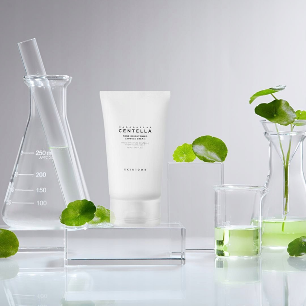 Krem nawilżający do twarzy Skin1004 Madagascar Centella Tone Brightening Capsule regenerujący 75 ml (8809576261615) - obraz 5
