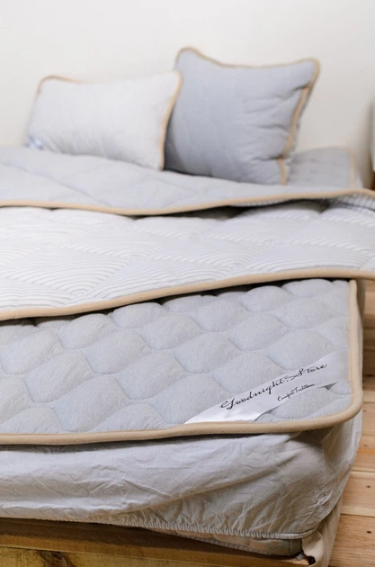 Комплект Goodnight.Store (Standart): Ковдра 140х200 + Подушка 40х60 Односпальний колір Сірий / Білий у смужку - Фото 4 Комплект Goodnight.Store (Standart): Ковдра 140х200 + Подушка 40х60 Односпальний колір Сірий / Білий у смужку - изображение 4