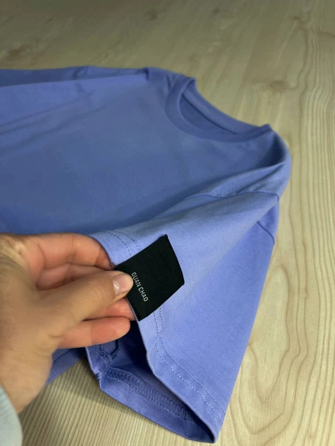Футболка жіноча A-N 26075 оверсайз базова з нашивкою one size бузкова - Фото 2 Футболка жіноча A-N 26075 оверсайз базова з нашивкою one size бузкова - зображення 2