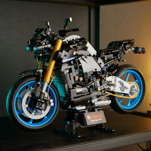 Конструктор мотоцикла Yamaha MT-10 SP на 1478 деталей в масштабе 1:5 (42159) - изображение 2