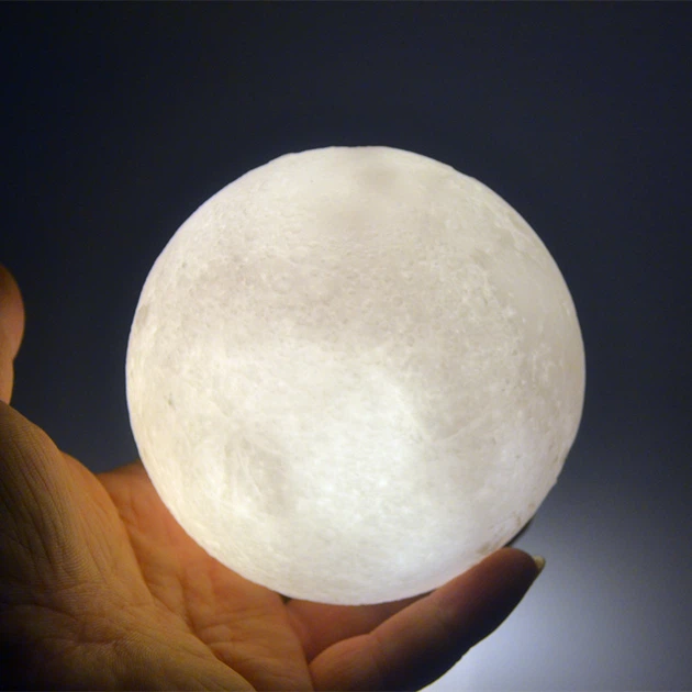 Світильник міні нічник на батарейках Magic 3D Moon Lamp Cool White - изображение 4