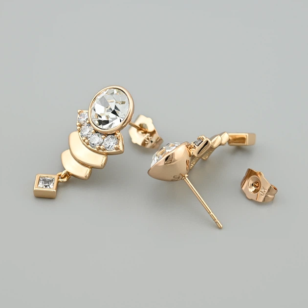 Сережки з кристалами Swarovski 53419 розмір 28х14 мм колір білий вага 7.2 г позолота 18К - Фото 2 Сережки з кристалами Swarovski 53419 розмір 28х14 мм колір білий вага 7.2 г позолота 18К - зображення 2
