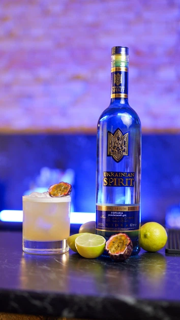 Горілка Ukrainian Spirit Український дух 0.7 л 40% у тубусі