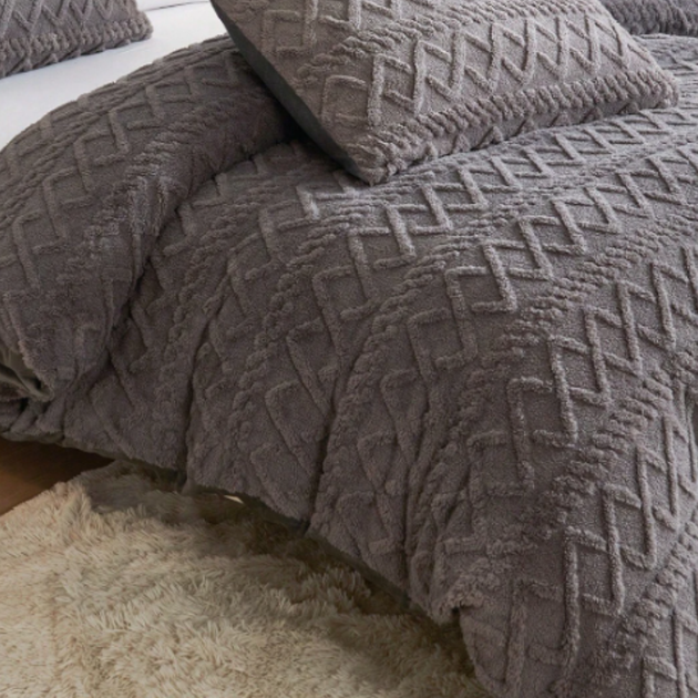 Велюрова постільна білизна однотонна Homytex, 200х230 см, 230x250 см, 48x74 см (2 шт) Сірий Євро - Фото 3 Велюрова постільна білизна однотонна Homytex, 200х230 см, 230x250 см, 48x74 см (2 шт) Сірий Євро - зображення 3
