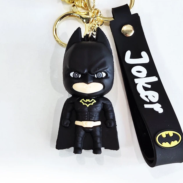 Брелок Бэтмен резиновый объемный Batman DC на ключе, на рюкзак подвеска - изображение 3