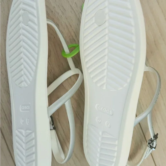 Жіночі сандалі Crocs Miami Thong Flip Metallic Chalk (38-39, сріблястий) - Фото 13 Жіночі сандалі Crocs Miami Thong Flip Metallic Chalk (38-39, сріблястий) - изображение 13