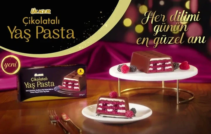Шоколадный торт Ülker Çikolatalı Orman Meyveli Yaş Pasta "Красный бархат" с лесными ягодами 395 г - изображение 4