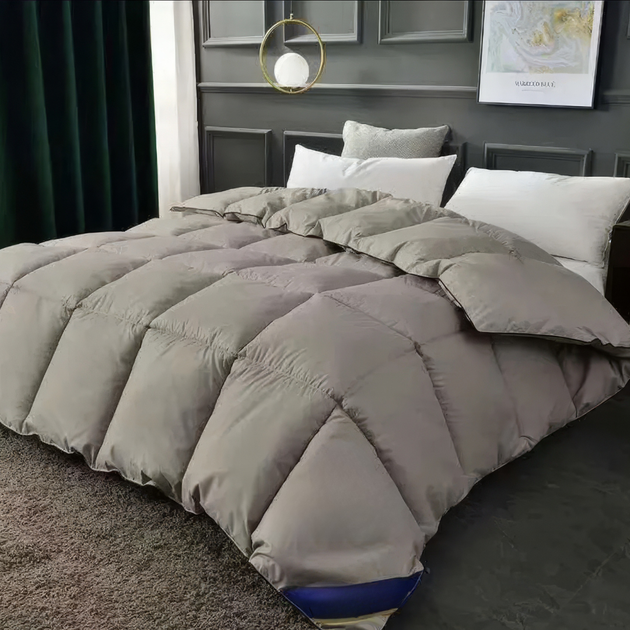 Одеяло двуспальное серое Hilton 200×230 см. Гостиничное качество для дома отелей и гостиниц 2 кг,силиконовый наполнитель odeyalo_grey_200x230_2kg - Фото 2 Одеяло двуспальное серое Hilton 200×230 см. Гостиничное качество для дома отелей и гостиниц 2 кг,силиконовый наполнитель odeyalo_grey_200x230_2kg - изображение 2