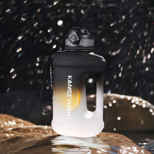 Эко-бутылка KANGZYUAN 2500 мл (2.5 л) - Черная Tritan BPA-free, ударопрочная, спортивная с ручкой и ремешком - изображение 3