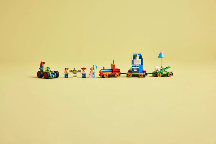 Конструктор LEGO Disney Toy Story Вечірній поїзд та радіокерована машина 206 елементів (43264) - зображення 7