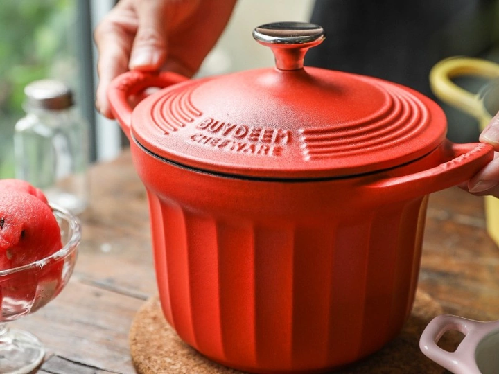 Garnek do gotowania gęsi Buydeem żeliwny emaliowany Koi Red 1.8 l (6950386610147) - obraz 7