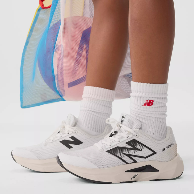 Buty sportowe młodzieżowe chłopięce New Balance FuelCell Propel v5 GPFCPRC5 38 (5.5US) Białe (197967880797) - obraz 2