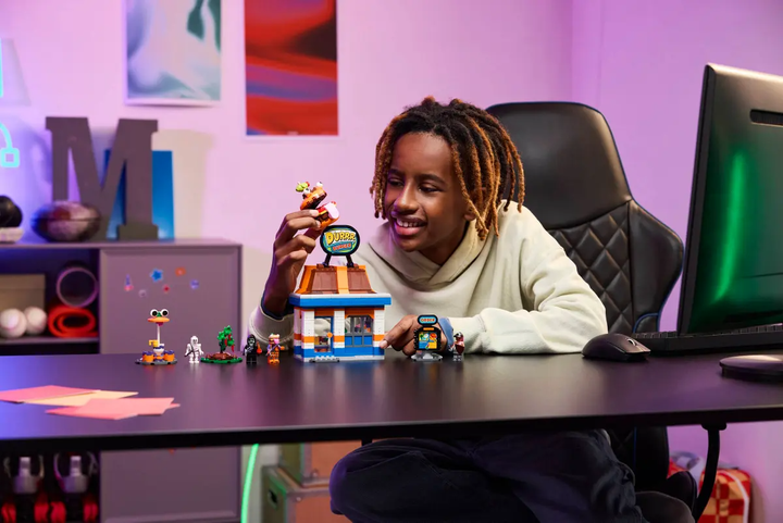 Zestaw klocków LEGO Fortnite Restauracja Durrr Burgerownia 546 elementów (77076) - obraz 10