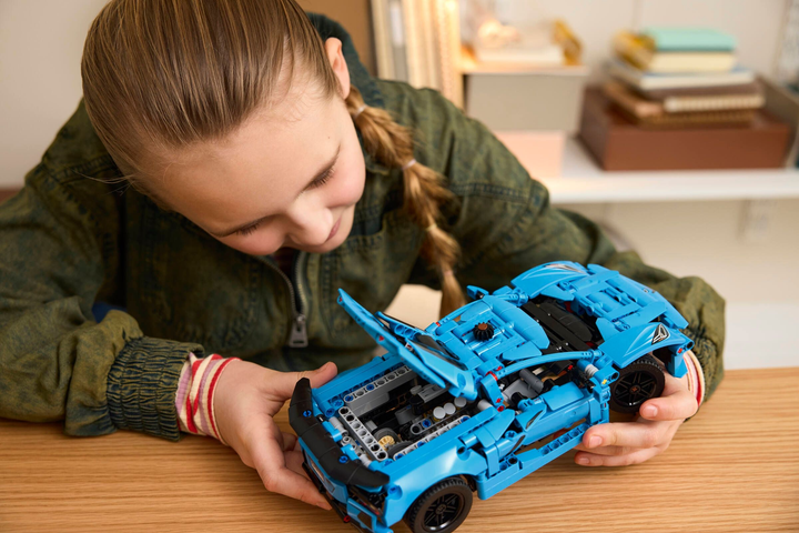 Конструктор LEGO Technic Chevrolet Corvette Stingray Синій 732 елементи (42217) - зображення 13