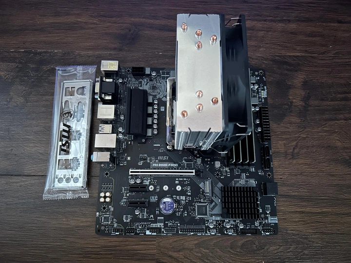 Игровой комплект: материнская плата B550M + AMD Ryzen 5 5600 +