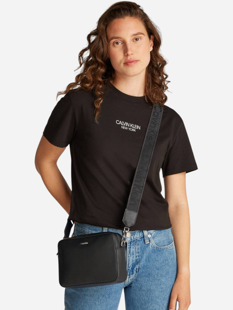 Torebka crossbody damska mała Calvin Klein K60K613084-BEH Czarna (8721107068077) - obraz 2