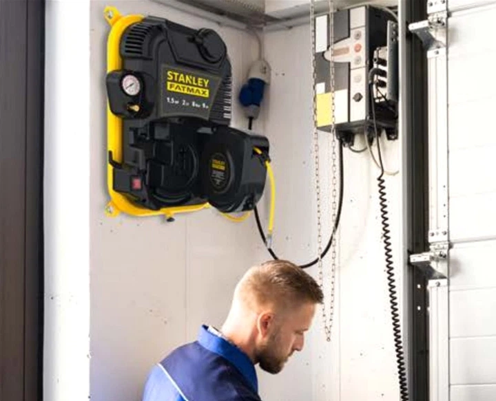 Компресор повітряний настінний Stanley Fatmax 1.1кВт, 160л/хв, 2л, 8 Бар FMXCMD152WE - зображення 11