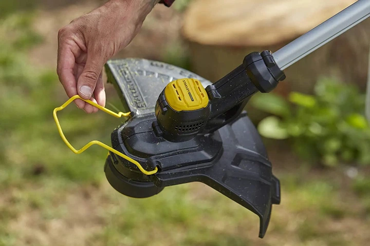 Триммер аккумуляторный Stanley FatMax 20 В, 4 Ач, 1.6 мм, ширина кошения 33 см, 6200 об/мин SFMCST933M1 - Фото 2 Триммер аккумуляторный Stanley FatMax 20 В, 4 Ач, 1.6 мм, ширина кошения 33 см, 6200 об/мин SFMCST933M1 - изображение 2