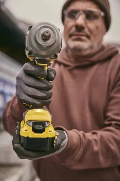 Гайковерт ударний акумуляторний Stanley FatMax Li-Ion V20 18 В, 950 Нм, 2000 об/хв, 2600 уд/хв SFMCF940B - Фото 8 Гайковерт ударний акумуляторний Stanley FatMax Li-Ion V20 18 В, 950 Нм, 2000 об/хв, 2600 уд/хв SFMCF940B - зображення 8