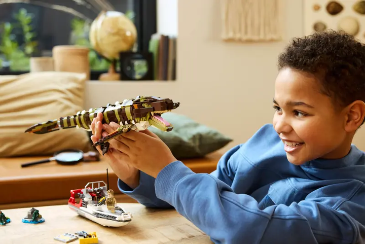 Zestaw klocków LEGO Jurassic World Misja na łodzi i model mozazaura, 858 el. 76974 (5702017824826) - obraz 5
