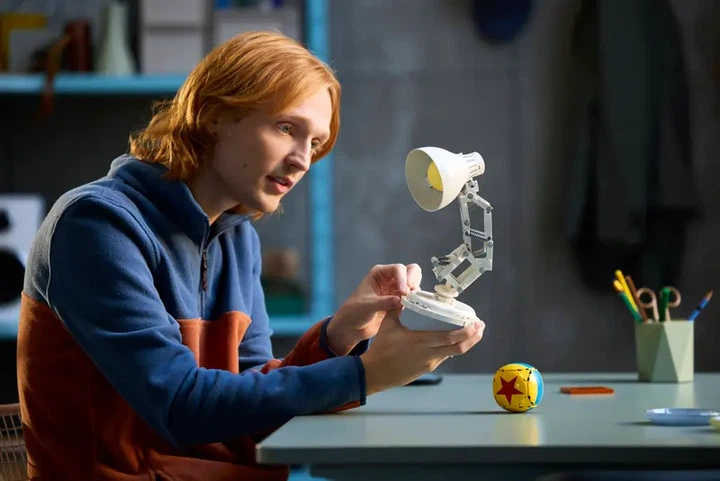 Конструктор LEGO Ideas Disney Pixar Luxo Jr. 613 элементов (21357) - изображение 11