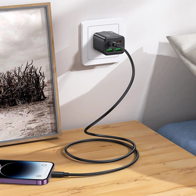 СЗУ Hoco N55 Fundador PD20W+QC3.0 (2USB-A/2C) + кабель Type-C to Lightning Black - изображение 5
