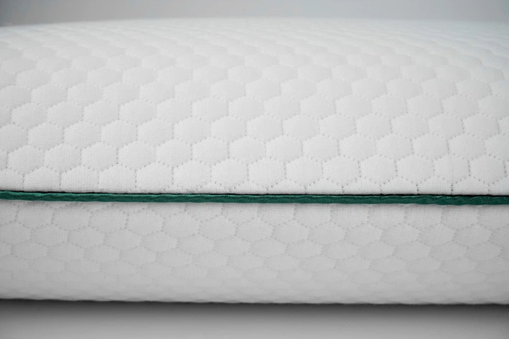 Подушка ортопедическая Noble Moon Белая MemoFoam M 59х43х10 см (4823072703169) - Фото 7 Подушка ортопедическая Noble Moon Белая MemoFoam M 59х43х10 см (4823072703169) - изображение 7
