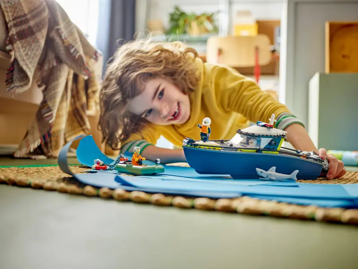 Zestaw klocków LEGO City Pościg łodzią policyjną 264 elementy (60456) - obraz 7