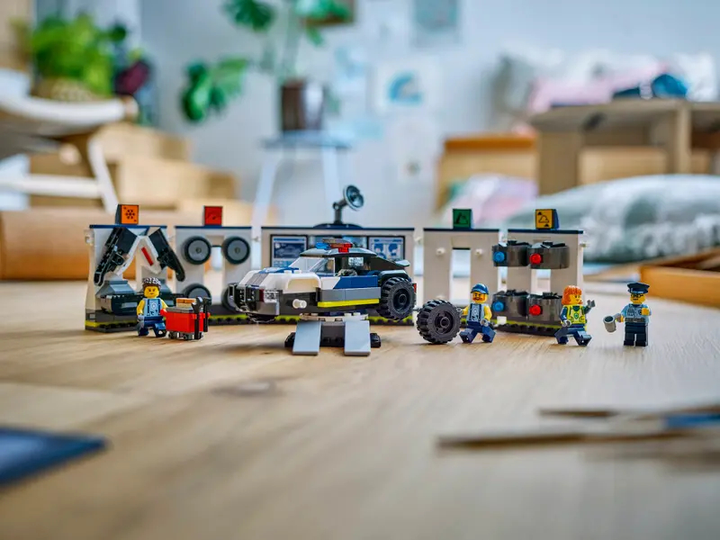 Конструктор LEGO City Поліцейський тюнінг-майстерня 489 елемента (60457) - зображення 8