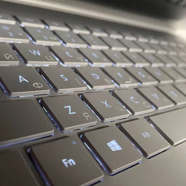 Ноутбук-трансформер Б-класс Microsoft Surface Book 2 / 15" (3240x2160) IPS Touch / Intel Core i7-8650U (4 (8) ядра по 1.9 - 4.2 GHz) / 16 GB DDR3 / 256 GB SSD / nVidia GeForce GTX 1060, 6 GB GDDR5, 192-bit / USB Type-C / WebCam б/у - изображение 6