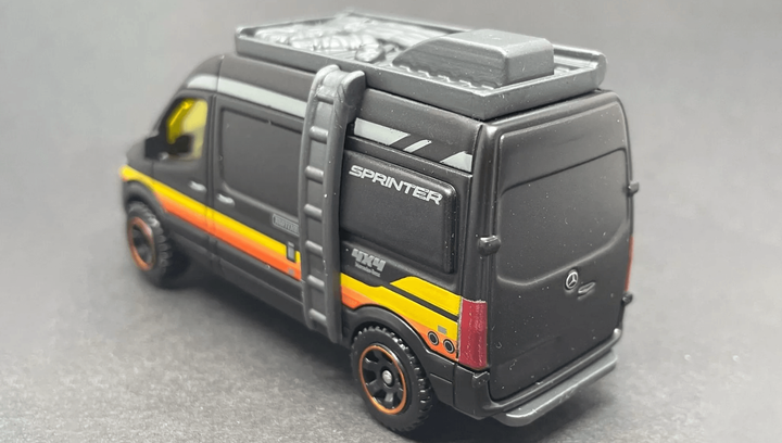 Тематична Машинка Matchbox Mercedes-Benz Sprinter Moving Parts 1:64 FWD28/HVM94 Black - зображення 3