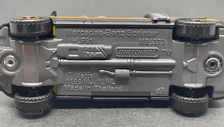 Тематична Машинка Matchbox Mercedes-Benz Sprinter Moving Parts 1:64 FWD28/HVM94 Black - зображення 5