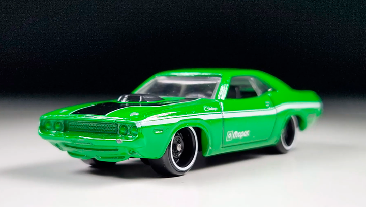 Машинка Базовая Hot Wheels '70 Dodge Hemi Challenger Muscle Mania