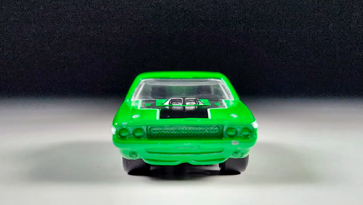 Машинка Базовая Hot Wheels '70 Dodge Hemi Challenger Muscle Mania