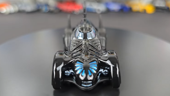 Машинка Базовая Hot Wheels Batman Forever Batmobile Treasure Hunts