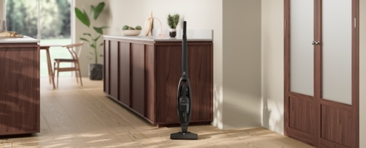 Odkurzacz pionowy akumulatorowy Electrolux Clean 300 ES31C183DB - obraz 3