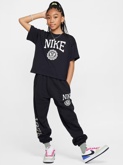 Підліткова футболка для дівчинки Nike G Nsw Tee Graphic Star HM6303-010 137-147 M Чорна (197602726749) - зображення 4