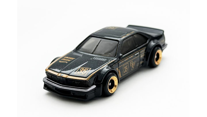 Машинка Базова Hot Wheels BMW 635 CSi Wild Widebody 1:64 HYW38 Black - Фото 2 Машинка Базова Hot Wheels BMW 635 CSi Wild Widebody 1:64 HYW38 Black - зображення 2