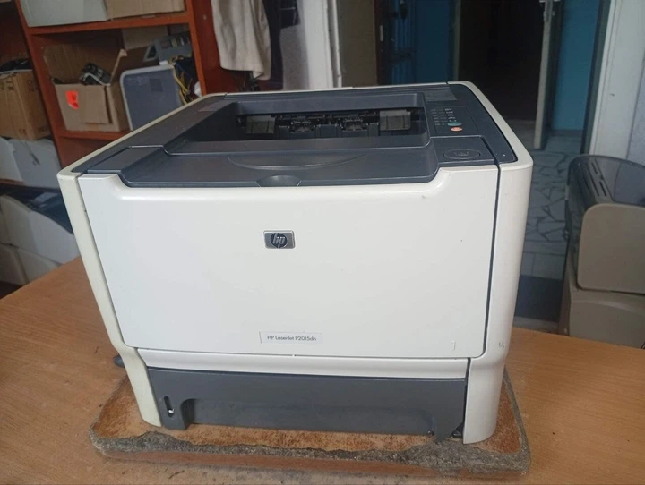 Принтер Б-класс HP LaserJet P2015dn / Лазерная монохромная печать / 1200x1200 dpi / A4 / 26 стр. мин / USB 2.0, Ethernet / Дуплекс б/у - Фото 2 Принтер Б-класс HP LaserJet P2015dn / Лазерная монохромная печать / 1200x1200 dpi / A4 / 26 стр. мин / USB 2.0, Ethernet / Дуплекс б/у - изображение 2