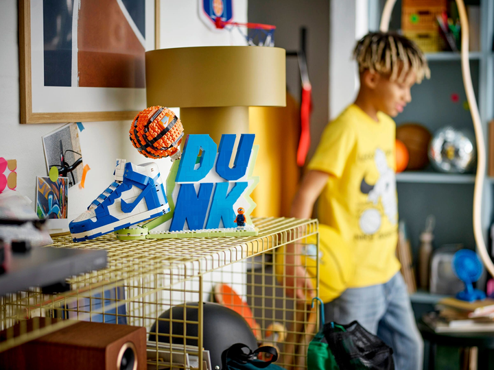 Klocki konstrukcyjne LEGO Nike Dunk LEGO Set 1180 elementów (43008) - obraz 11