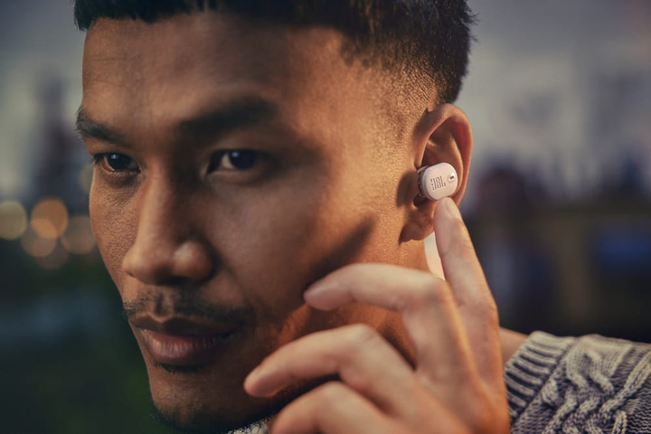 Słuchawki JBL Tune Buds 2 White (JBLTBUDS2WHT) - obraz 13