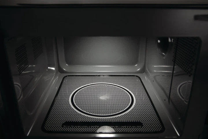 Мікрохвильова піч GORENJE MO20S4BC, 20л, 700Вт, чорна - Фото 2 Мікрохвильова піч GORENJE MO20S4BC, 20л, 700Вт, чорна - изображение 2