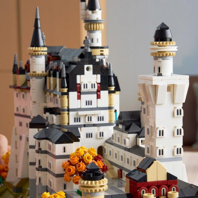 Zestaw klocków LEGO Architecture Zamek Neuschwanstein 3455 elementów (21063) - obraz 11