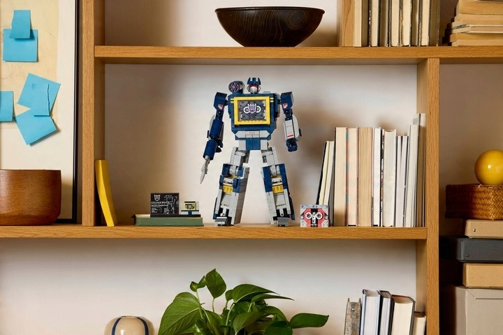 Zestaw klocków LEGO Icons Transformers: Soundwave 1505 elementów (10358) - obraz 5