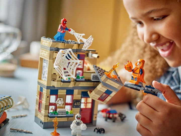Конструктор LEGO Super Heroes Квартира Питера Паркера 394 элемента (76317) - Фото 10 Конструктор LEGO Super Heroes Квартира Питера Паркера 394 элемента (76317) - изображение 10